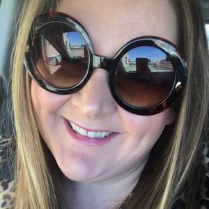 MEET YOUR POSHER: MEAGHAN